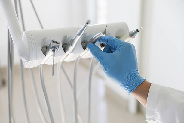 Professional Tooth Extraction technician working in West Hammond, NM